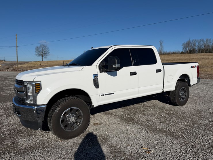 2019-ford-f250-xlt-image-1