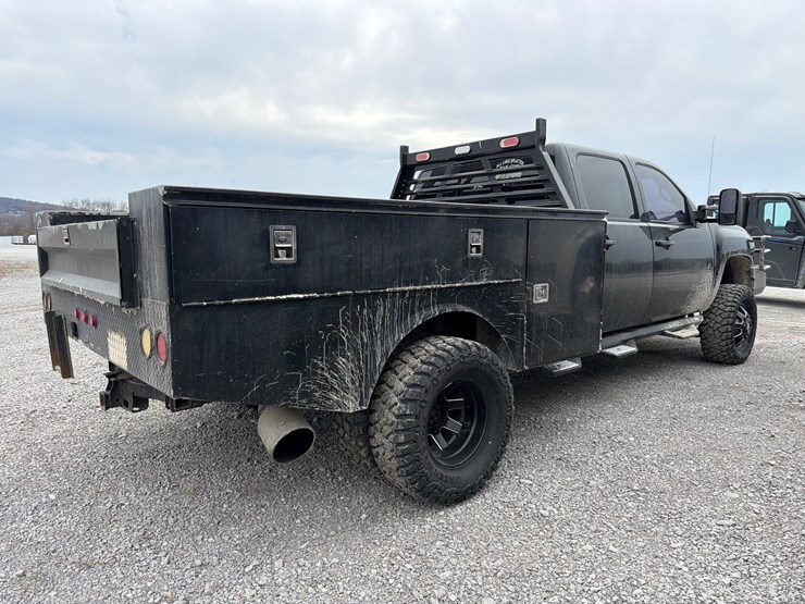 2011-chevrolet-3500-image-3