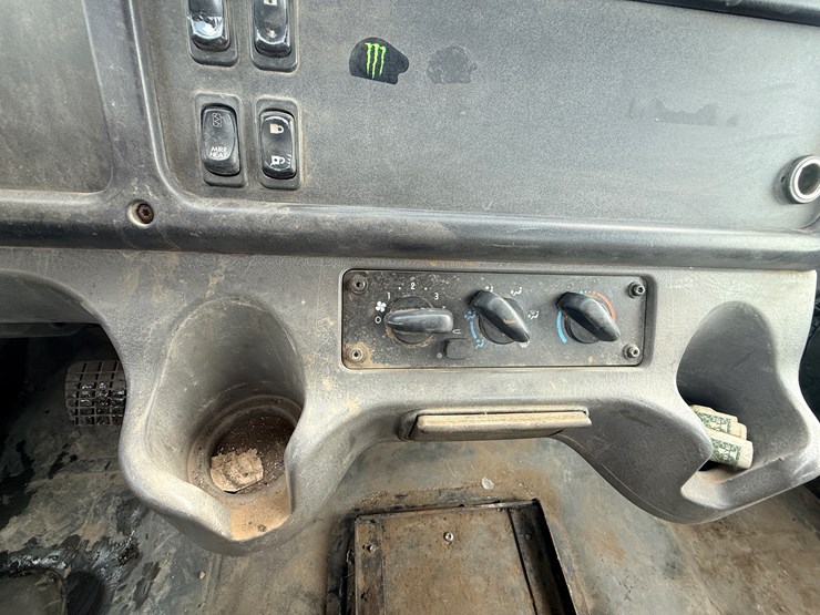 2004-caterpillar-c7-image-76