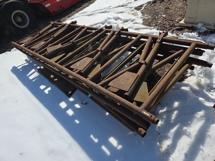 (5)-5-head-cattle-head-locks-image-9