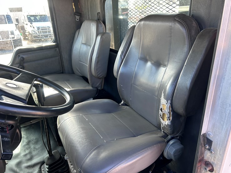 #1679-•-2003-kenworth-flatbed-truck-image-31