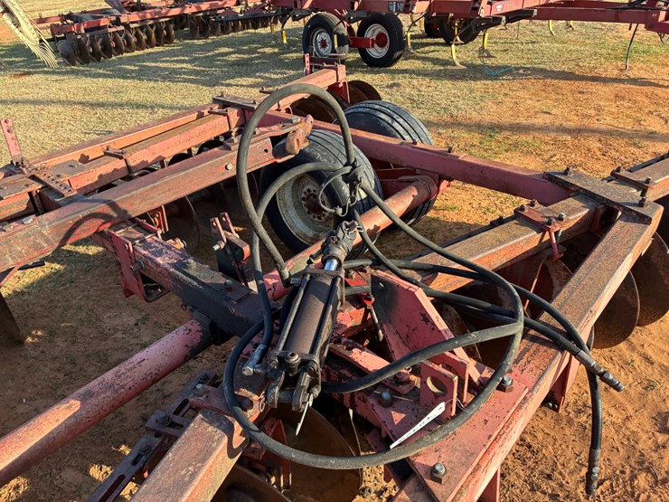 massey-ferguson-620-image-7