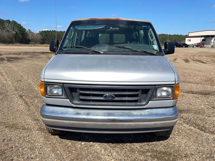 2005-ford-econoline-350xl-10-passenger-van-(80,129-miles)-image-5