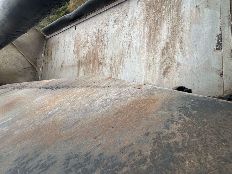 roadtec-mtv1000d-asphalt-material-transfer-buggy-image-24