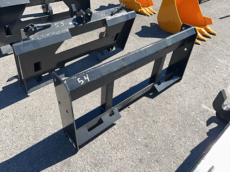 new-wolverine-pff2-13-45w-skid-steer-attachment-image-1