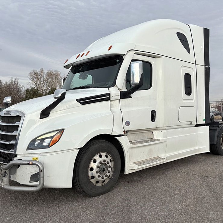 2021 FREIGHTLINER CASCADIA 126