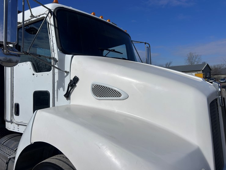 #1679-•-2003-kenworth-flatbed-truck-image-18