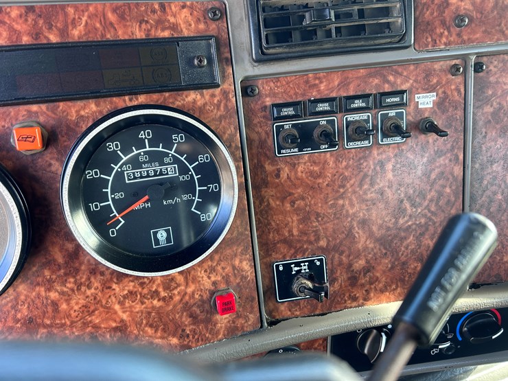 #1679-•-2003-kenworth-flatbed-truck-image-37