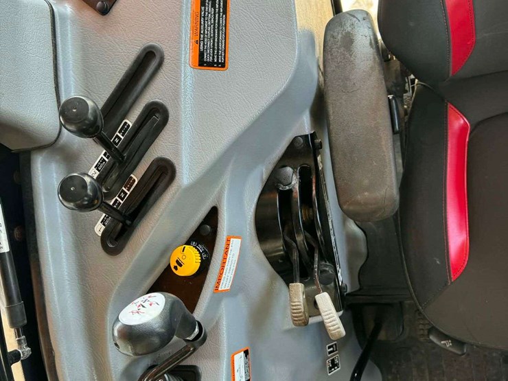 2020-mahindra-6075-image-19