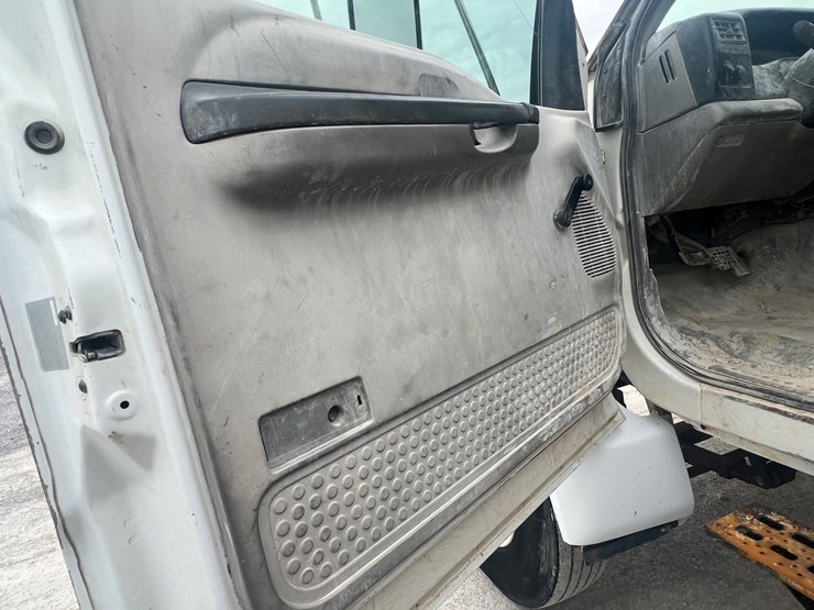 2000-ford-f650-image-24