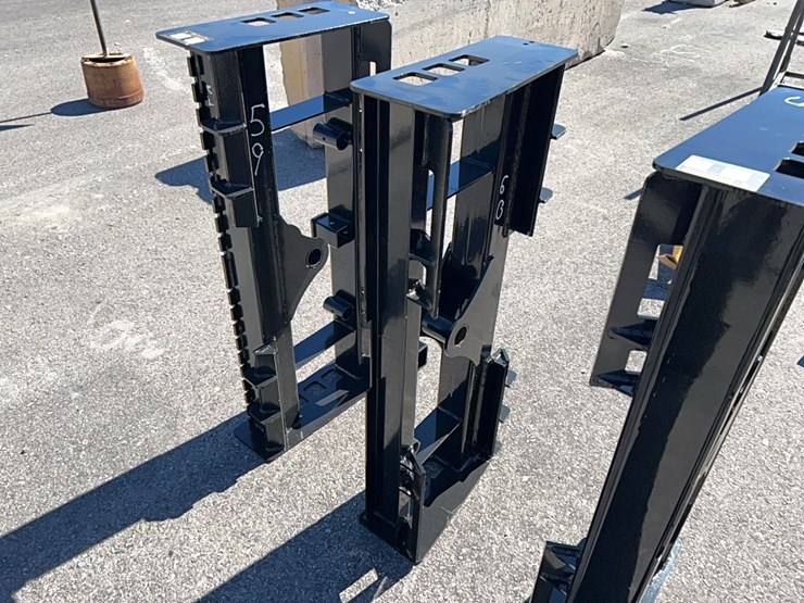 new-wolverine-hay-spear-skid-steer-attachment-(no-spear)-image-1