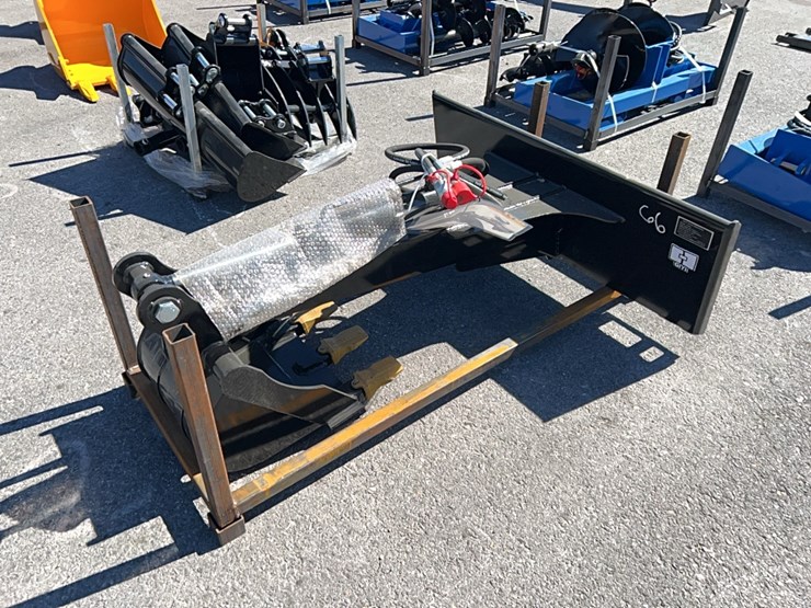 new-giyi-backhoe-skid-steer-attachment-image-1