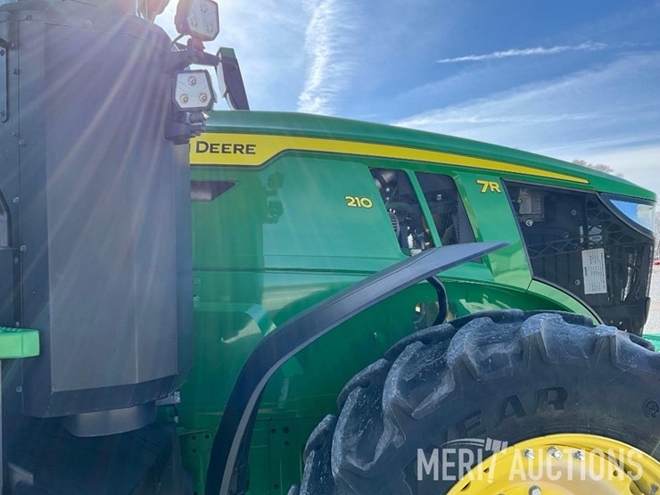 2022-john-deere-7r-210-image-33