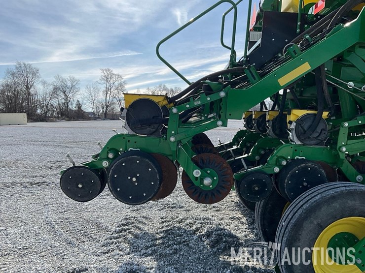 2022-john-deere-1795-image-29