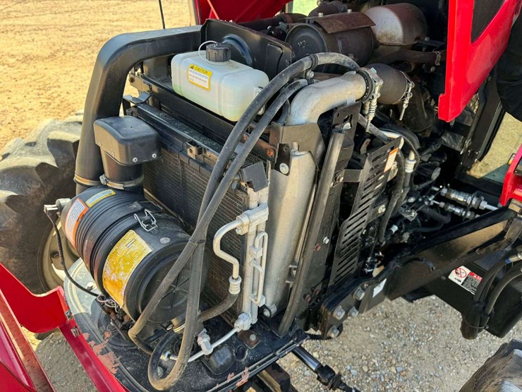 2020-mahindra-6075-image-11