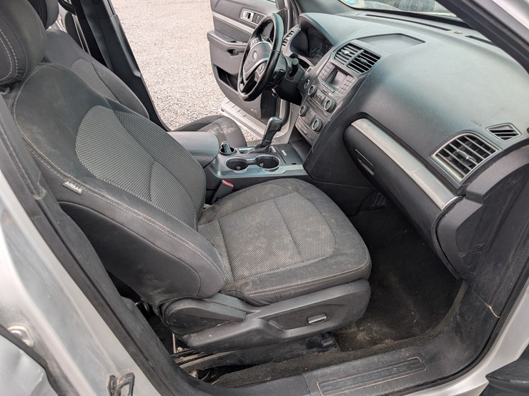 2016-ford-explorer-xlt-image-9