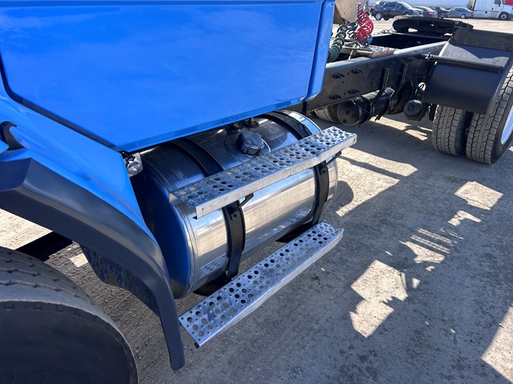 #1680-•-freightliner-day-cab-truck-tractor-image-11