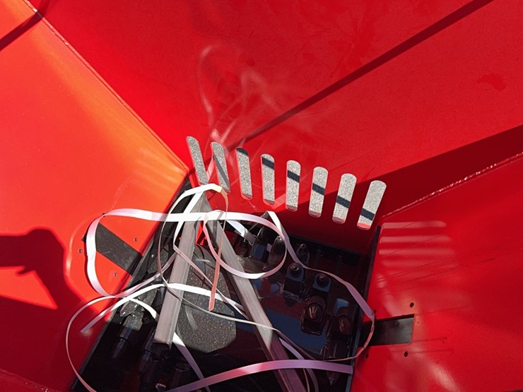 new-giyi-block-crusher-skid-steer-attachment-image-4