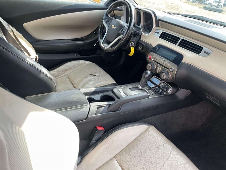 2012-chevrolet-camaro-2-door-coupe-(152,885-miles)-image-18