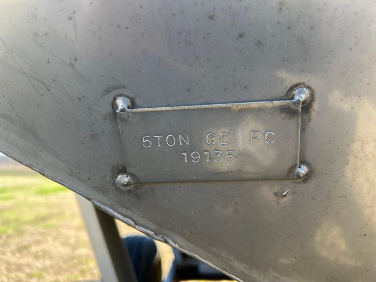 adams-5-ton-fertilizer-spreader-image-32