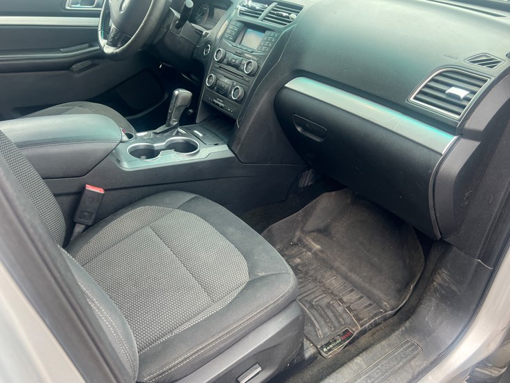 2016-ford-explorer-xlt-image-14