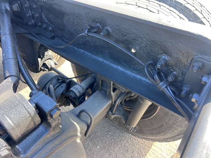 #1680-•-freightliner-day-cab-truck-tractor-image-29