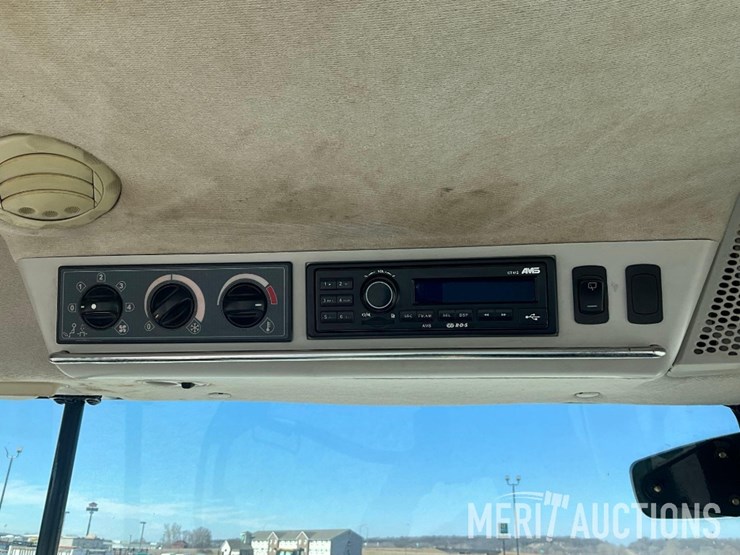 2014-massey-ferguson-8650-image-46