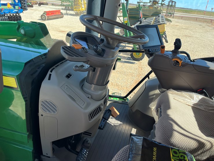 2015-john-deere-6145r-image-22