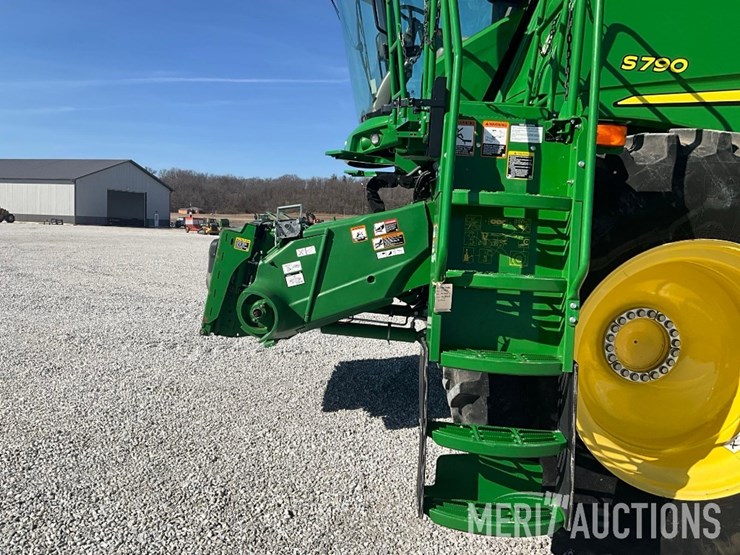 2021-john-deere-s790-image-11