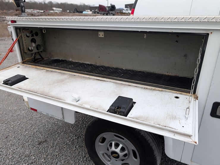 2017-chevrolet-1500-image-18