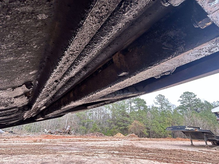 roadtec-mtv1000d-asphalt-material-transfer-buggy-image-27