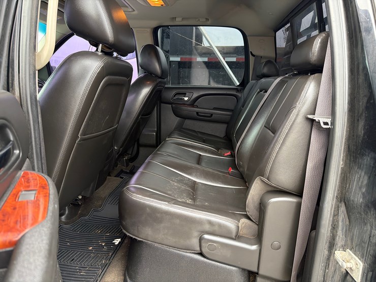 2011-chevrolet-3500-image-8