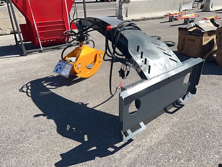 new-giyi-rotating-grapple-skid-steer-attachment-image-4