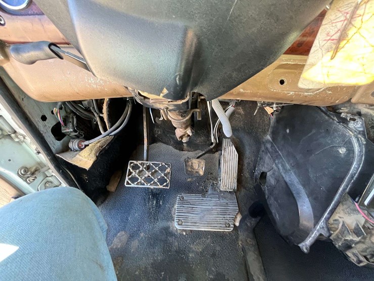 2004-mack-cv713-tandem-dump-truck-(481,756-miles)-image-18