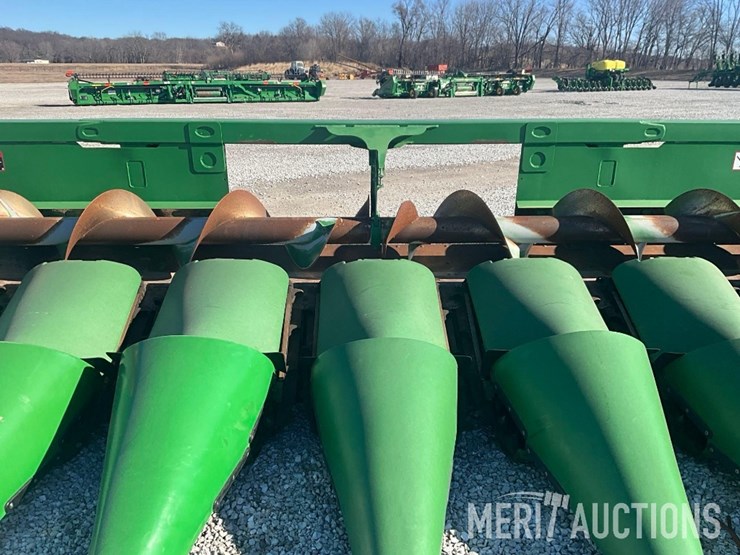 2019-john-deere-712c-image-12