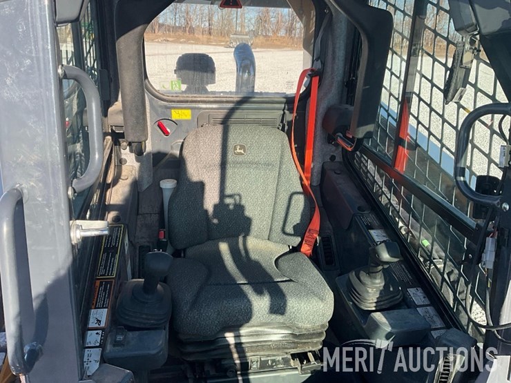 2023-deere-333g-image-29