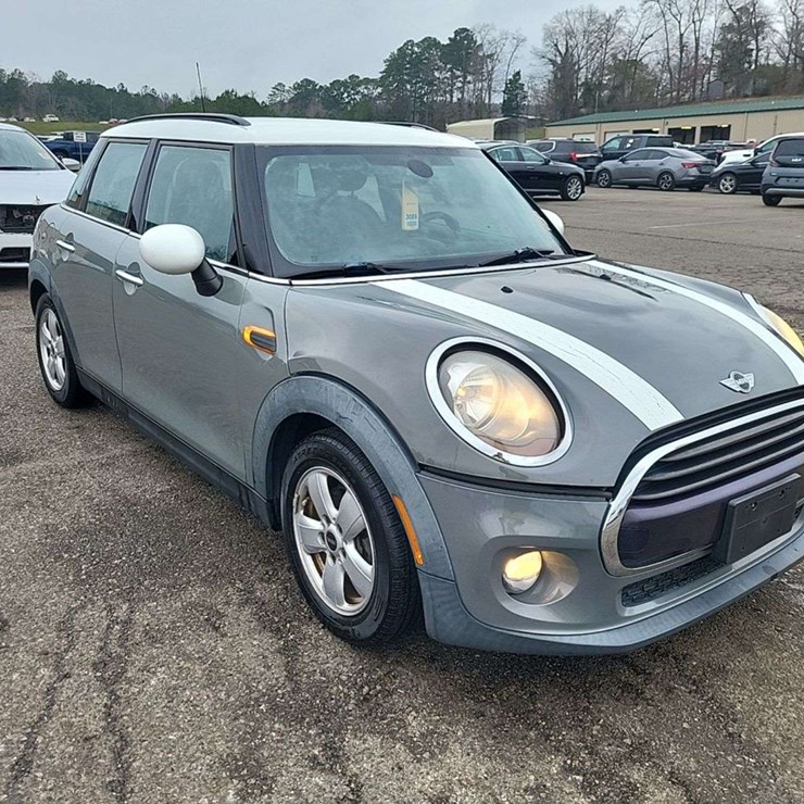 2016 Mini Cooper Hardtop 4 Door Hatchback,