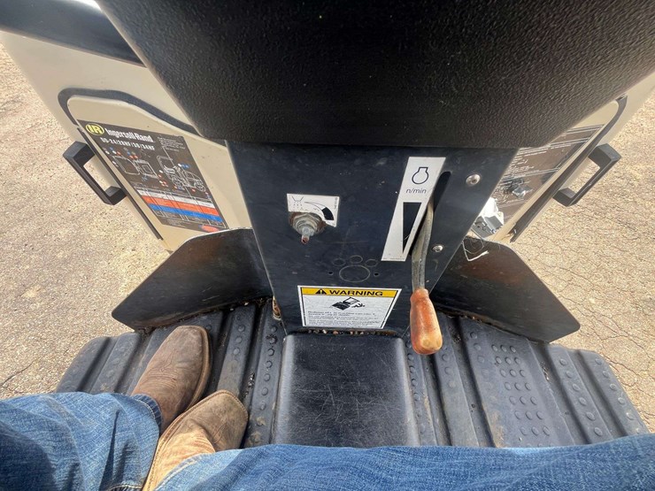 2005-ingersoll-rand-dual-smooth-drum-roller-(2,468-hours)-image-22