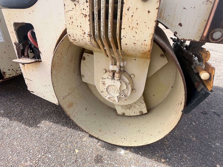 2005-ingersoll-rand-dual-smooth-drum-roller-(2,468-hours)-image-11