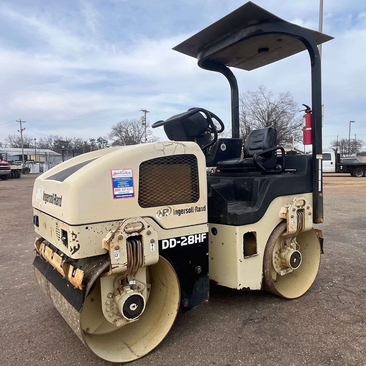 Ingersoll-Rand Dual Smooth Drum Roller (1,047 Hours)
