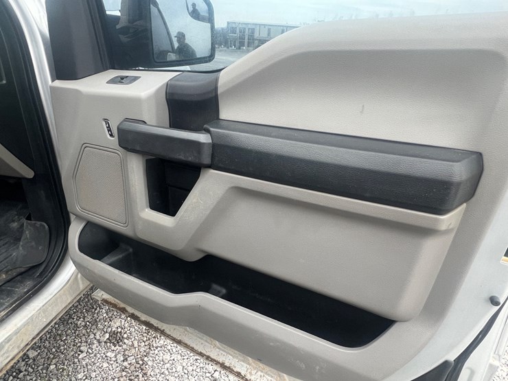 2015-ford-f150-xl-image-36