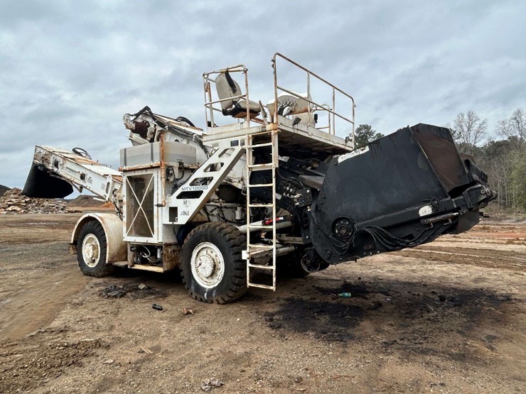 roadtec-mtv1000d-asphalt-material-transfer-buggy-image-4