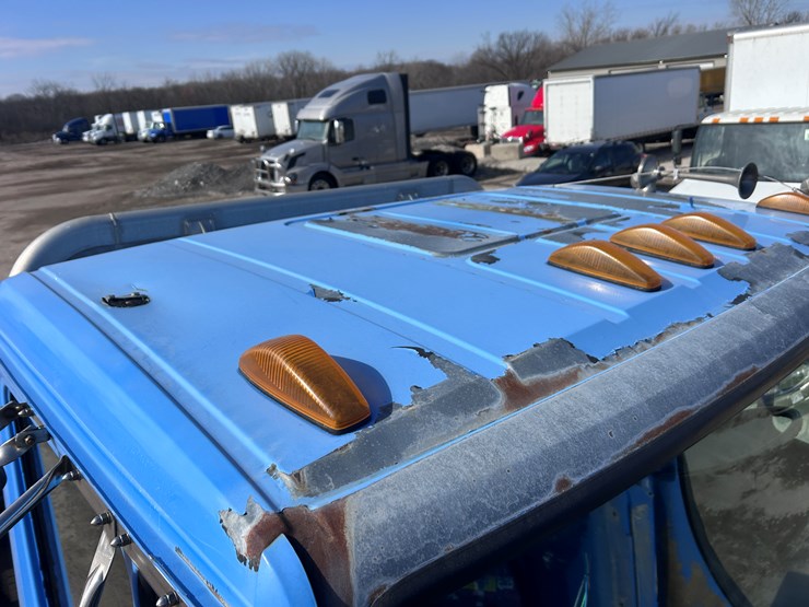 #1680-•-freightliner-day-cab-truck-tractor-image-39