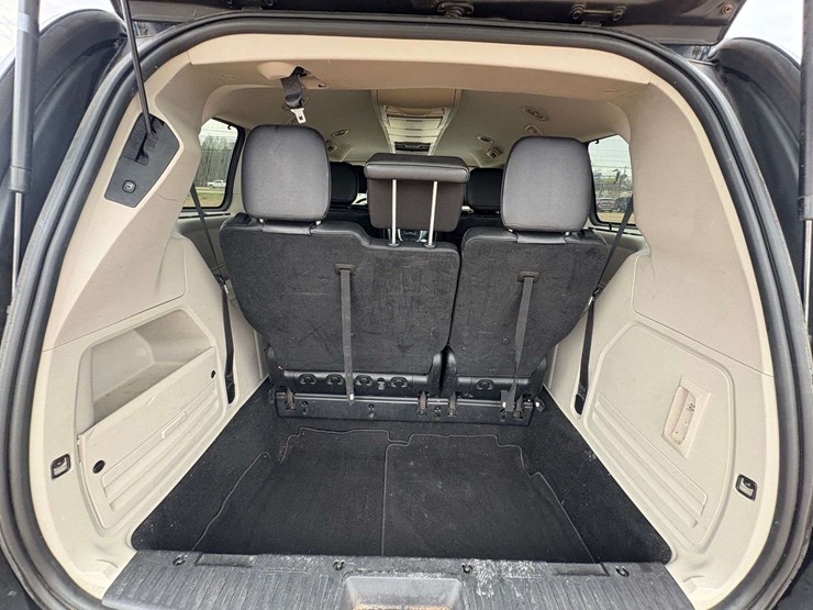 2014-chrysler-town-&-country-image-20