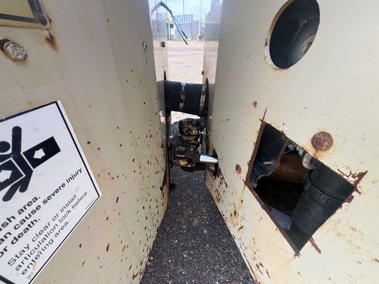 2005-ingersoll-rand-dual-smooth-drum-roller-(2,468-hours)-image-28