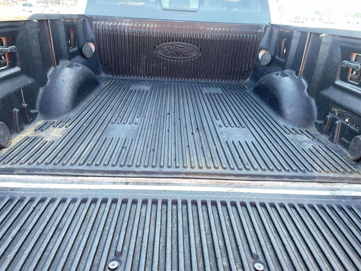 2016-ford-f150-lariat-image-15