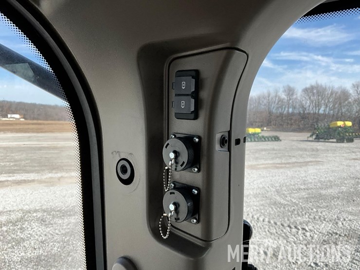 2022-john-deere-7r-210-image-48