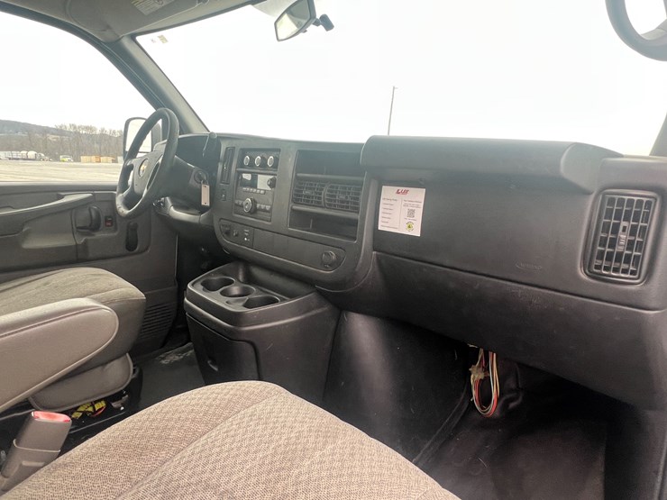 2012-chevrolet-express-g2500-image-15
