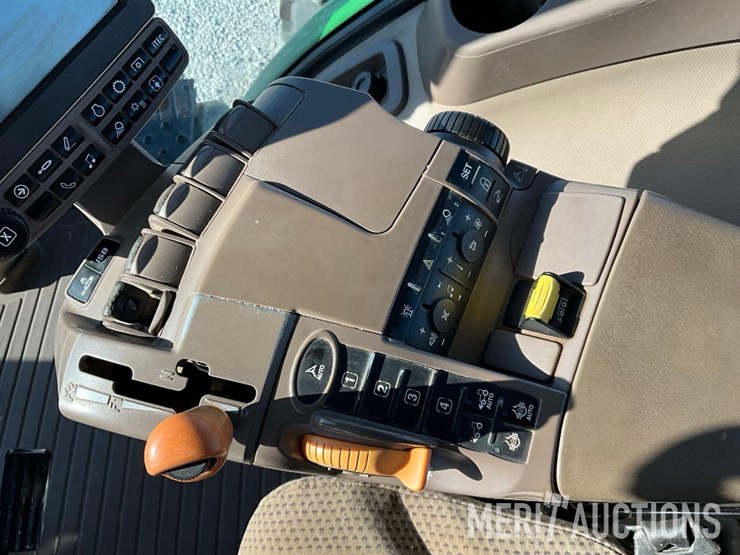 2014-john-deere-7230r-image-33