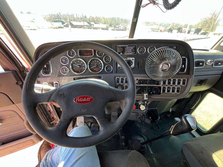 2012-peterbilt-386-image-23